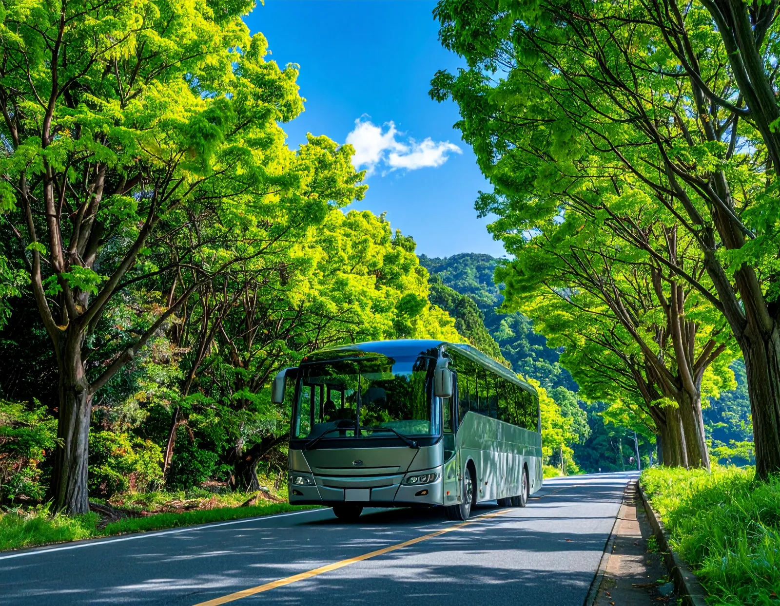 マイクロバスとコミューターの違いを定員・荷物量・料金で徹底比較
