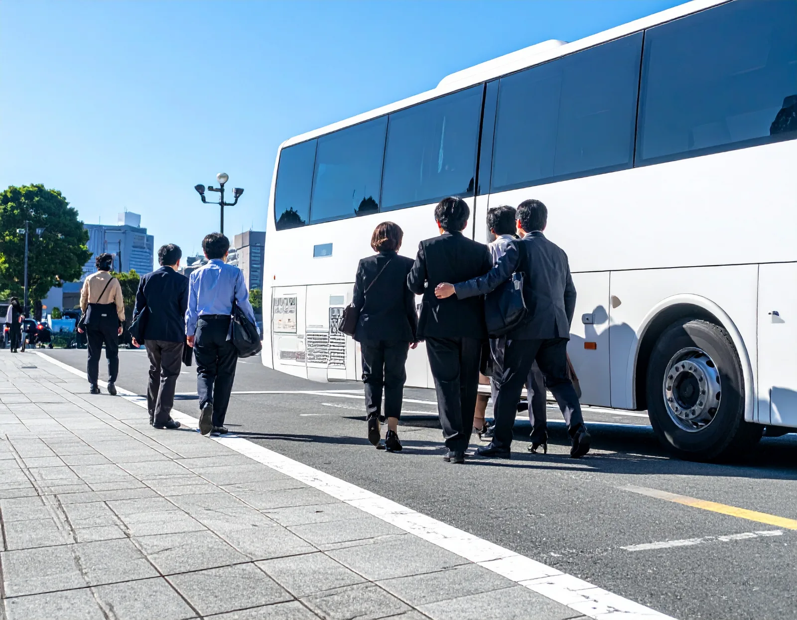 社員旅行の貸切バス活用ガイド|一日の流れと幹事が助かるコツ