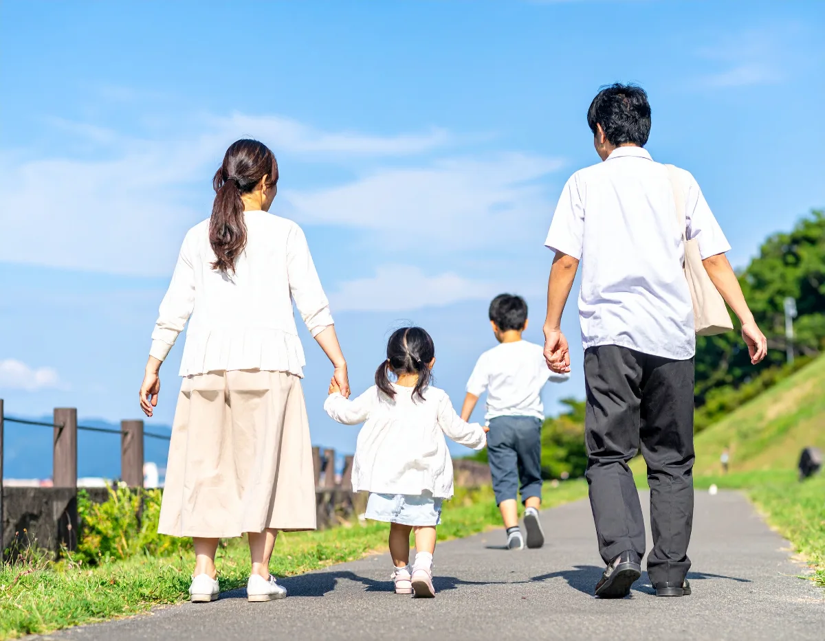 祖父母から孫まで、三世代の貸切バス旅行はどう行程を組めば無理がないか
