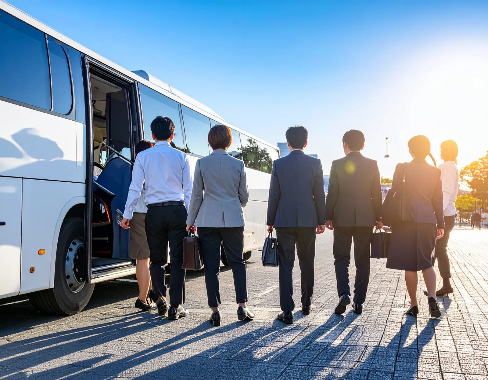 社員旅行のしおりの作り方｜バス移動の日程表と座席表のコツ