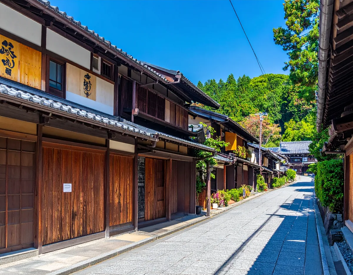 Why Choose a Private Charter Bus for a School Trip in Japan