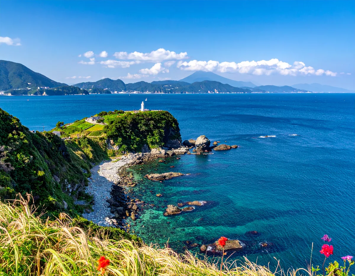 What Order and Timing Works Best for a Large Bus Visiting Dejima and Peace Park in One Day